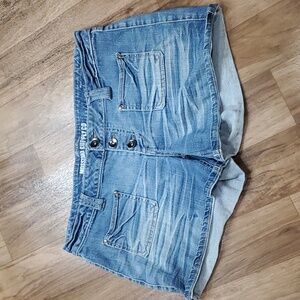 MOSSIMO SIZE 13 LOW RISE LIGHT DENIM SHORTS